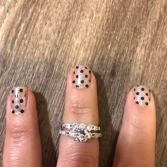 Women’s engagement wedding birthday ring - Picture 5 of 8